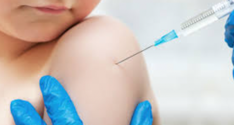 Pandemia, allarme dell'Oms per i bambini: "Calo delle vaccinazioni di routine per l'infanzia"