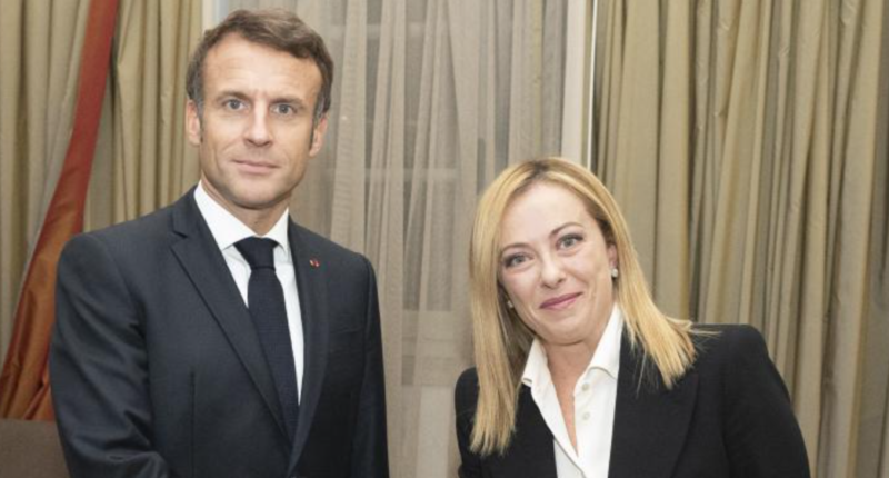 Meloni incontra Macron, dall'Eliseo: "Da Parigi continueremo vigilanza e atteggiamento esigente"